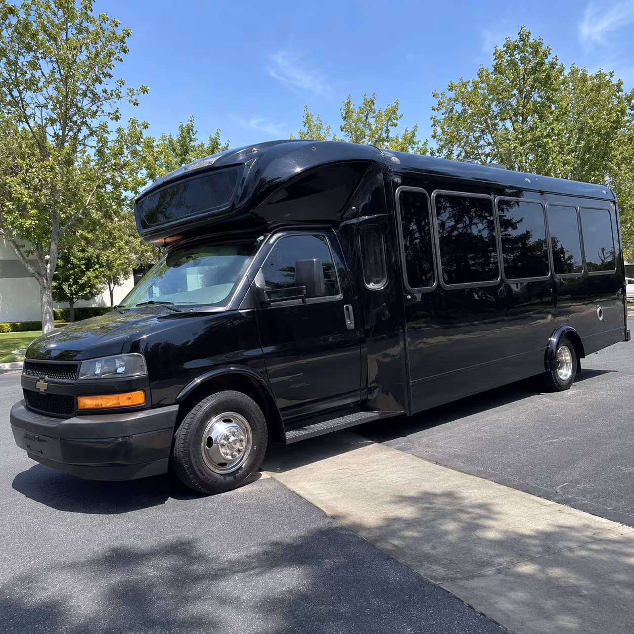bismarck 15 passenger party bus