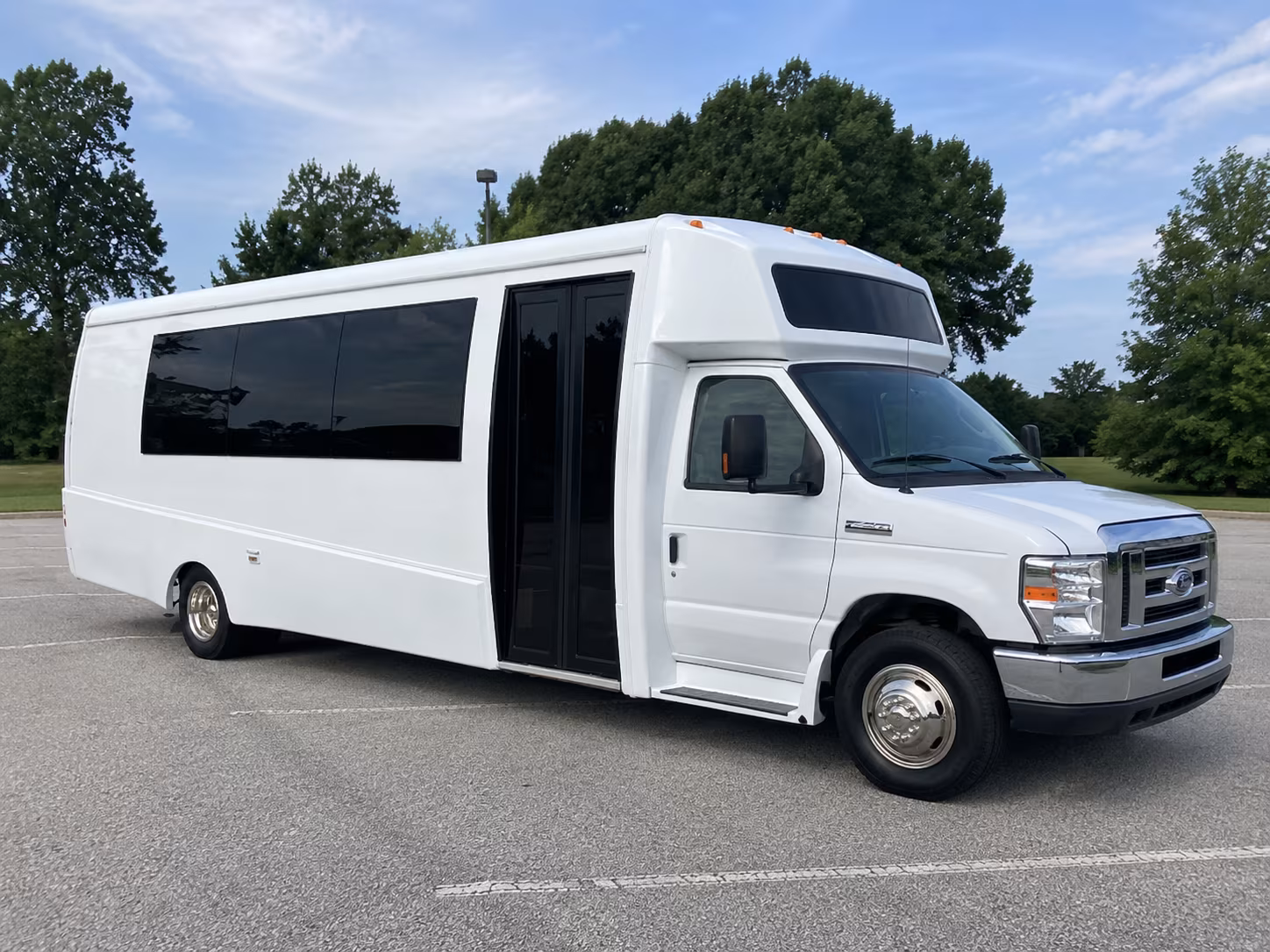 bismarck 18 passenger party bus