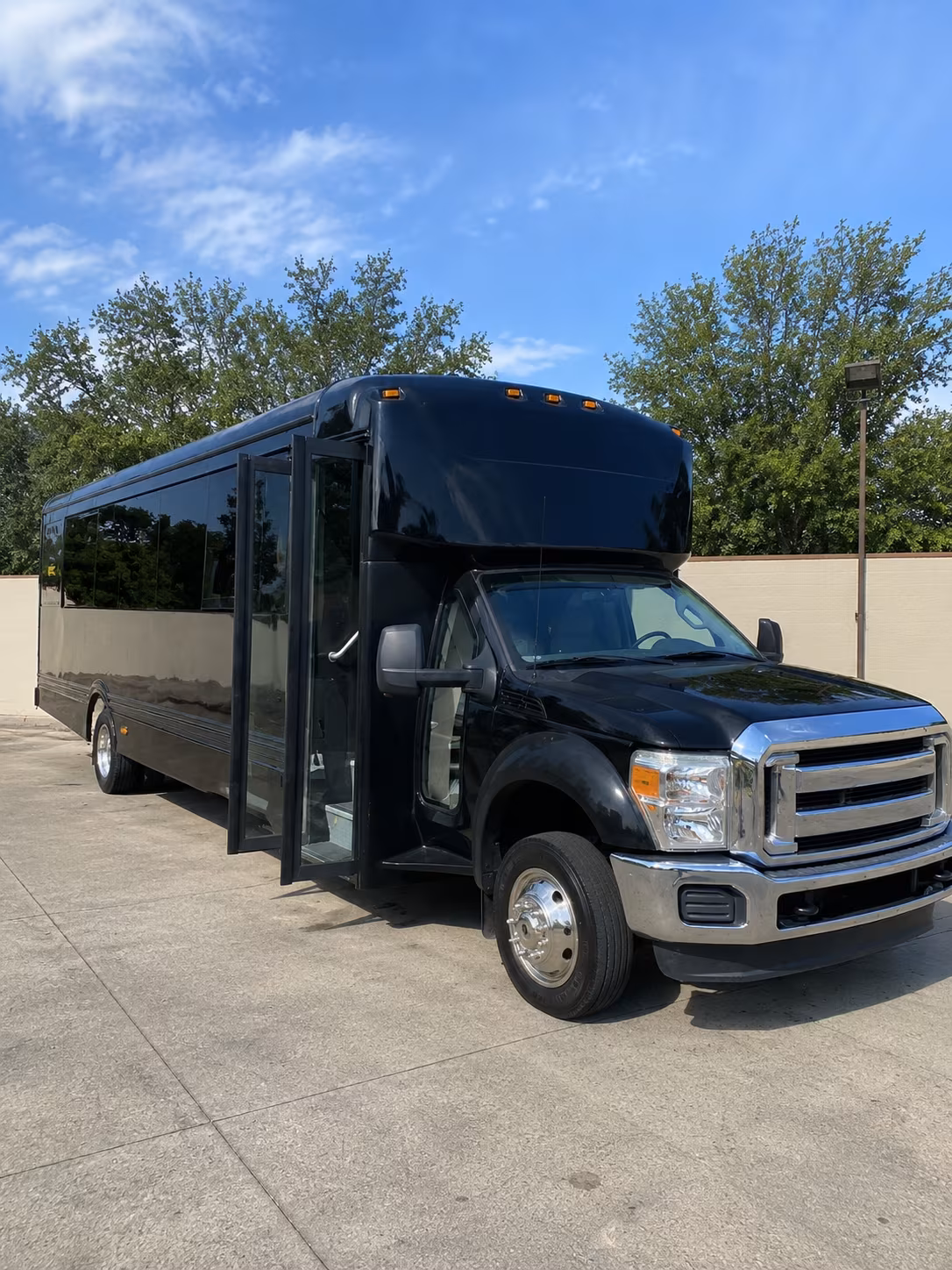 bismarck 20 passenger party bus