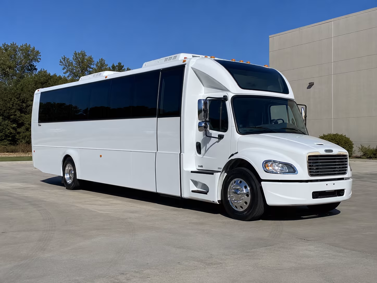 bismarck 28 passenger party bus